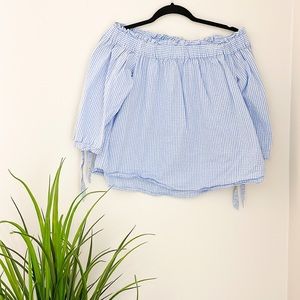 Divided H&M Brand! Off Shoulder/ On shoulder Top! Size: small